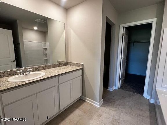 3rd image of 104 Harvest Hill Dr