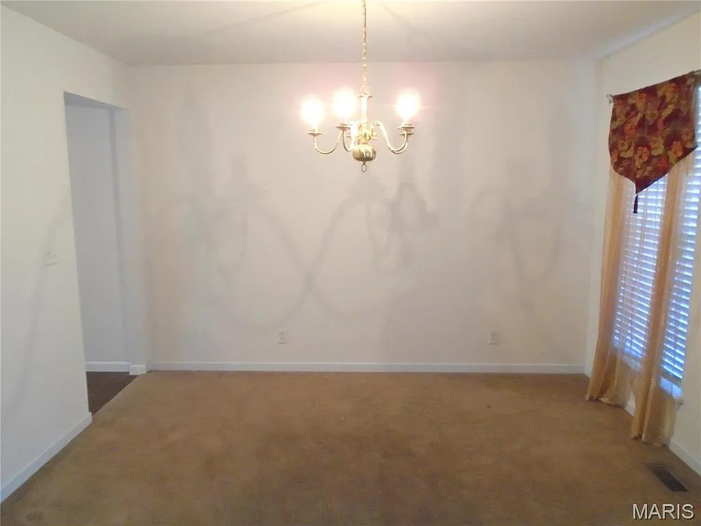4 bed, 3.0 bath, 3264 sqft, $2,200 — Photo 4