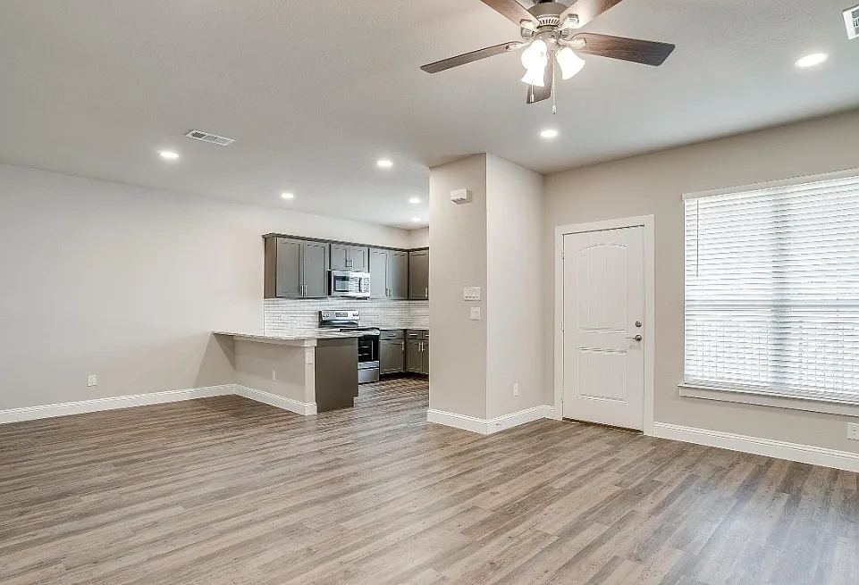 Stone Lake Townhomes — Photo 1