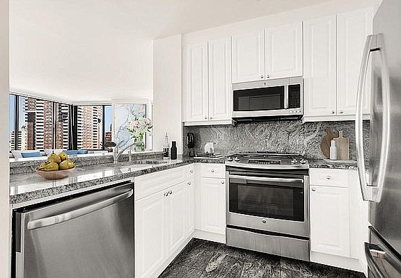4th image of 450 N End Ave APT 24D