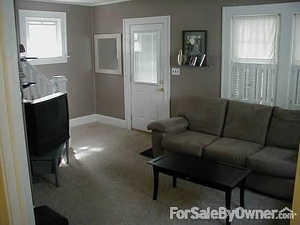 3rd image of 725 King St