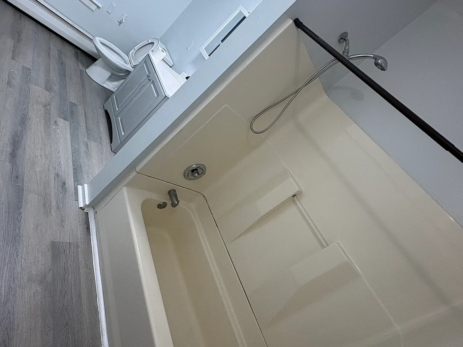 2 bed, 1000 sqft, $1,550 — Photo 4