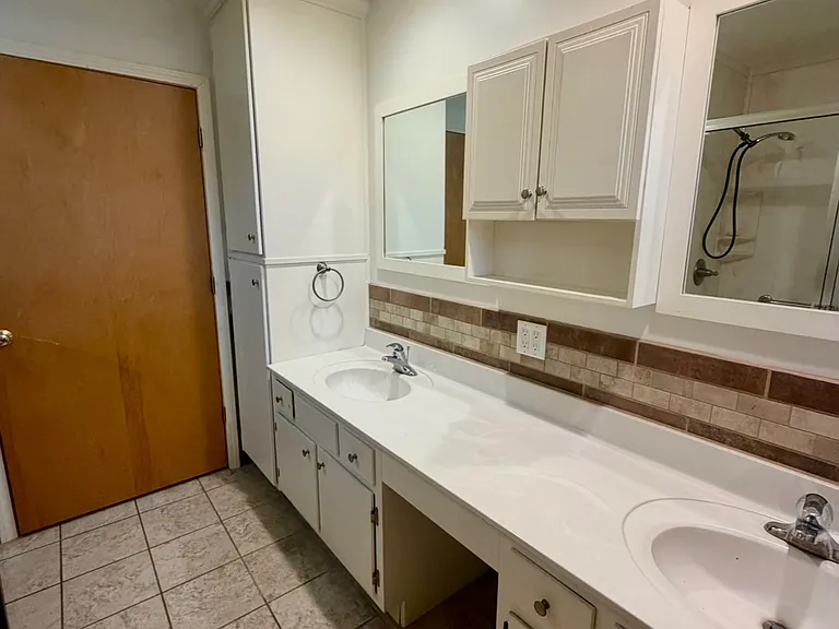 12681 N 1025 E — Photo 10