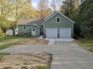 2223 Duck Lake Rd, Whitehall, MI 49461