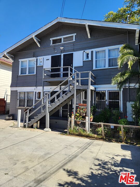 2nd image of 4207 S Flower St