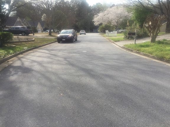4th image of 215 Jones Bridge Place Cir
