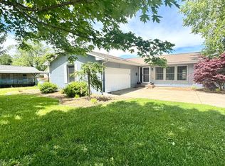 201 Cameo Ln, Carmi, IL 62821