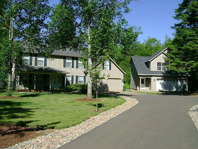 Driveway to house 