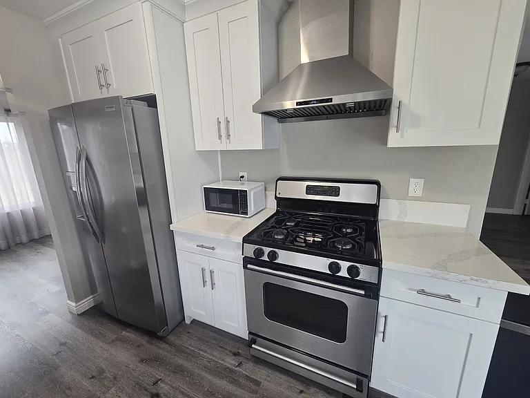 1454 Emerald St — Photo 7