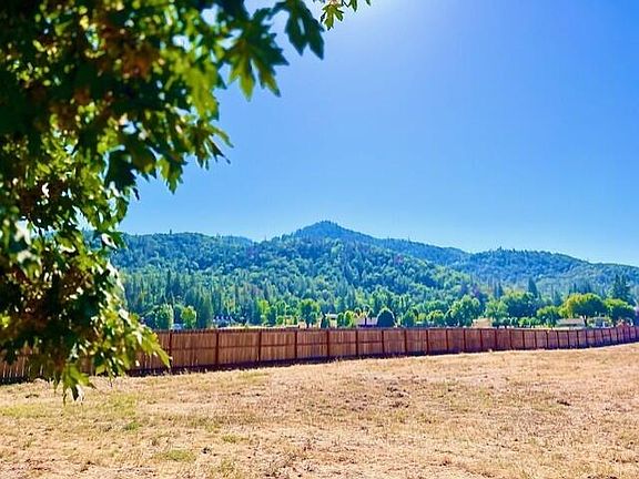 2nd image of 2923 Rogue River Hwy