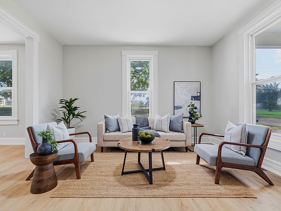 4th image of 2711 S Capitol Ave