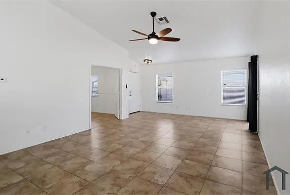948 E Laredo St — Photo 24