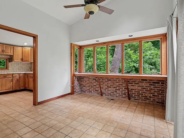 52 Stanley Rd — Photo 10