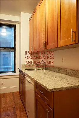 Rented by Siderow Residential Group | media 15