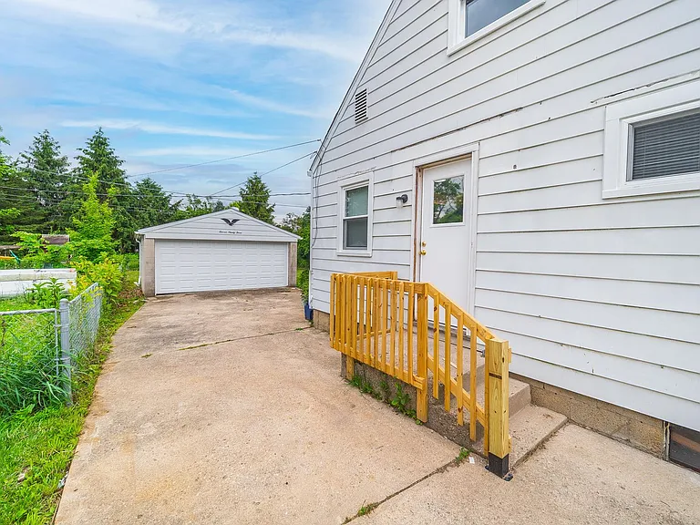 1193 Carolyn Ave — Photo 16