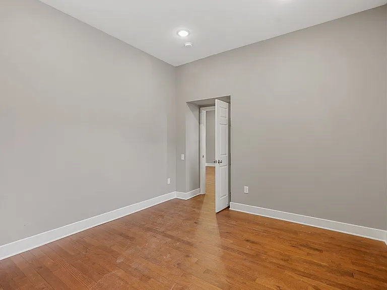 170 W Washington St — Photo 33