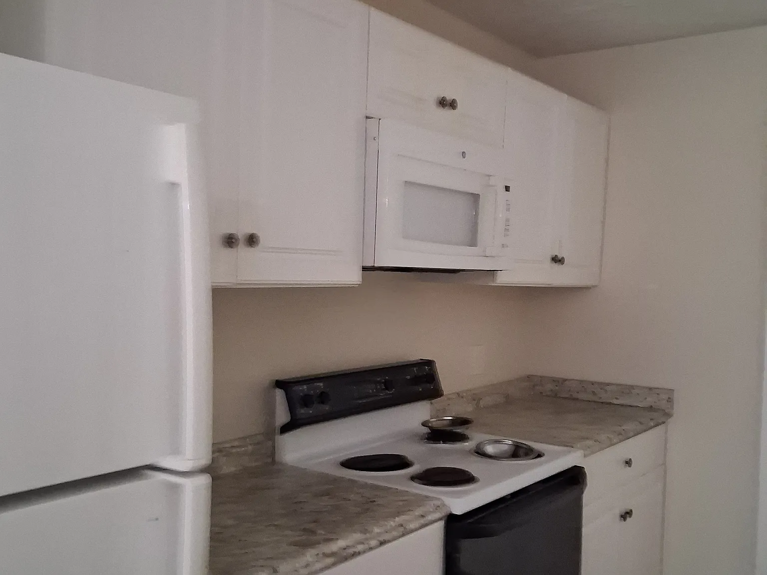 2 bed, 940 sqft, $1,200 — Photo 4