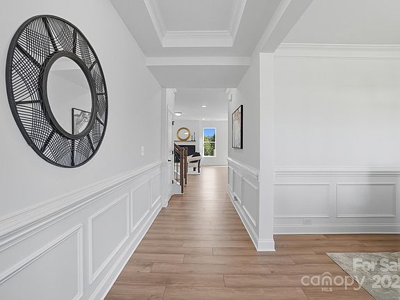 4th image of 128 Longford Way