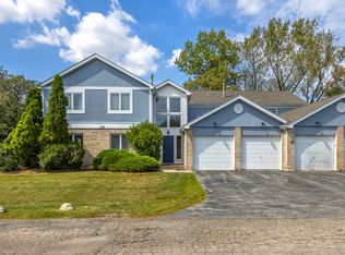 328 Frontage Rd APT 1B, Willowbrook, IL 60527