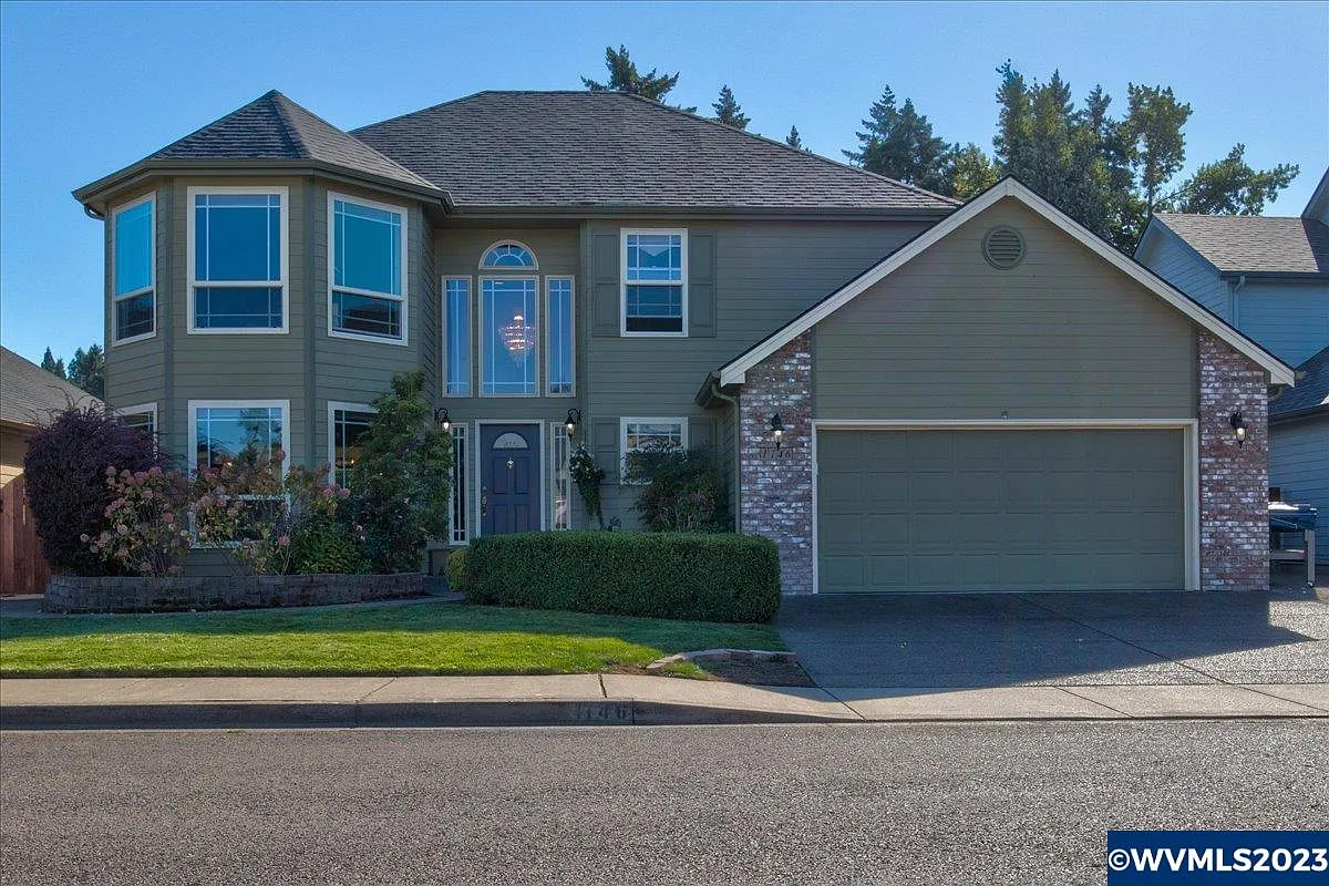 1146 Keystone Loop NE photo 1