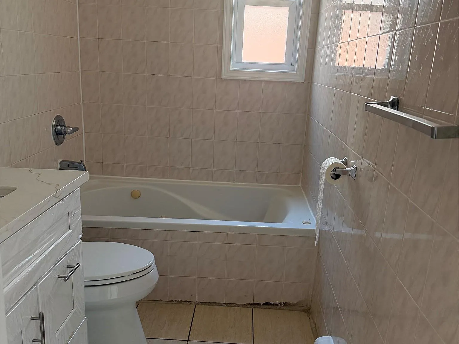 3 bed, 1.0 bath, 1872 sqft, $3,000 — Photo 4