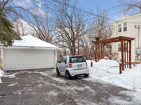 3rd image of 1237 Goodrich Ave #1