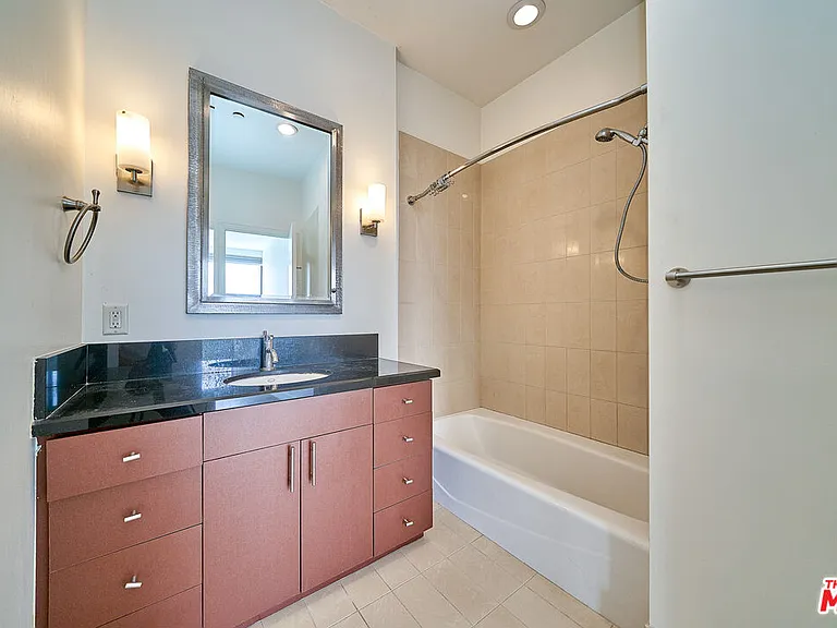 3810 Wilshire Blvd #Penthouse 7 — Photo 22