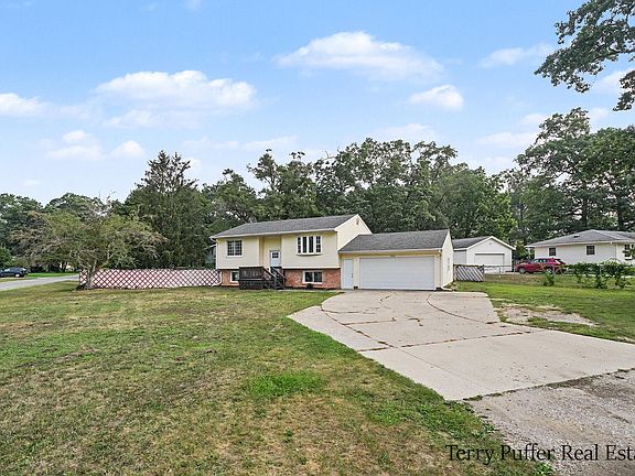 3rd image of 3942 Hall Rd