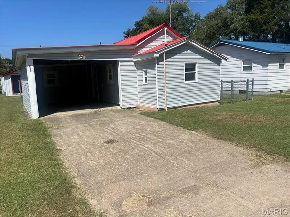 506 Fleming St, Bernie, MO 63822