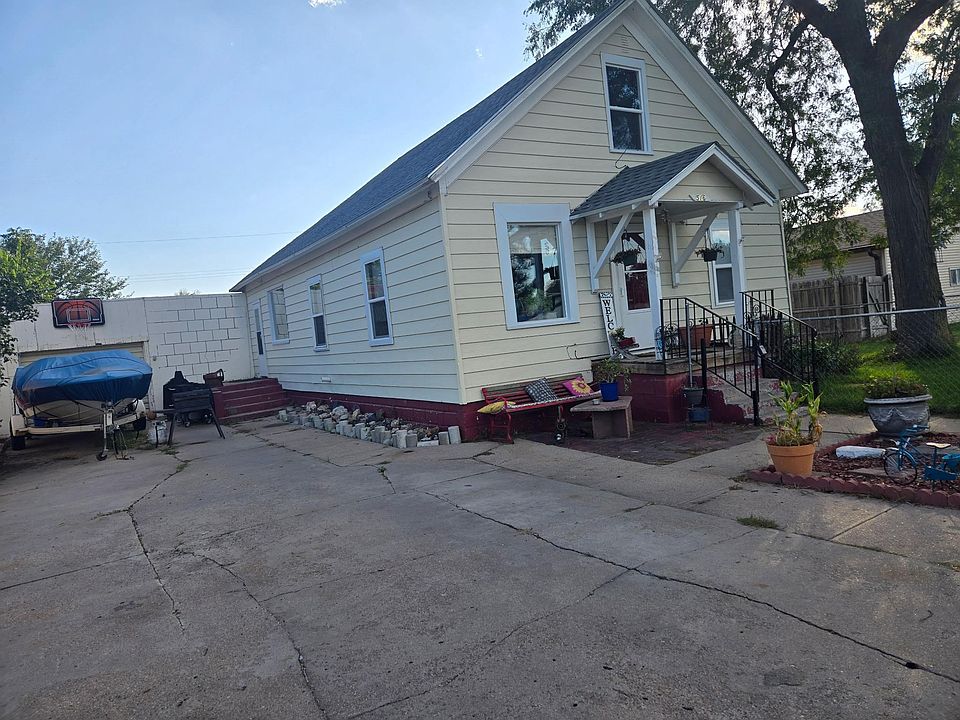 1st image of 516 W 11th St
