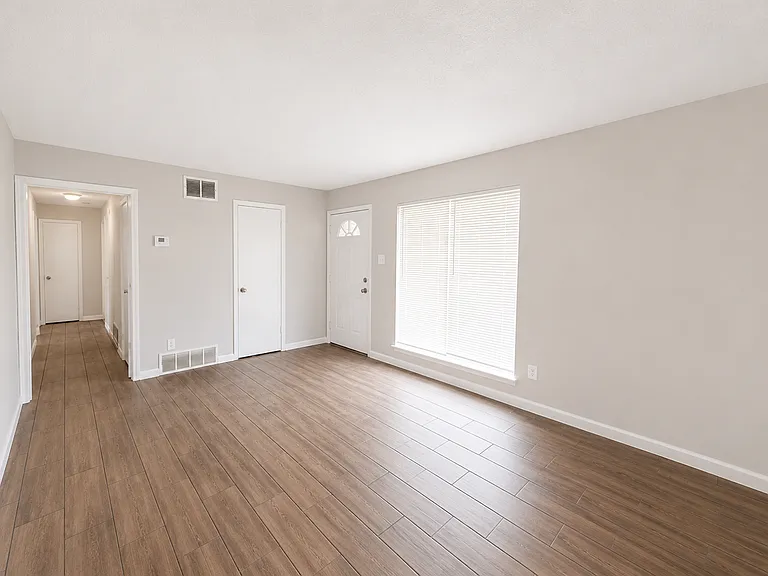 3718 Canary Cv W — Photo 2