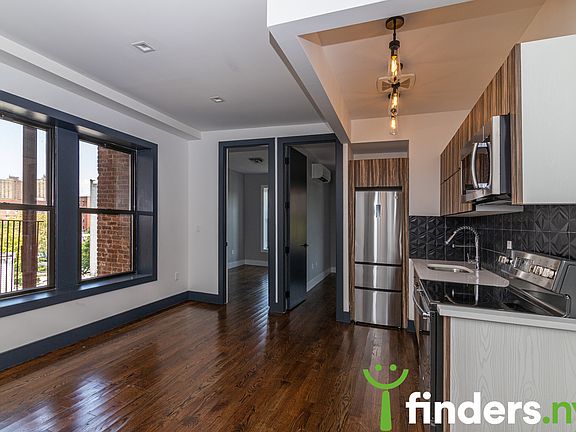 2nd image of 534 Jackson Ave APT 3B