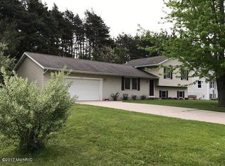 16038 144th Ave, Spring Lake, MI 49456