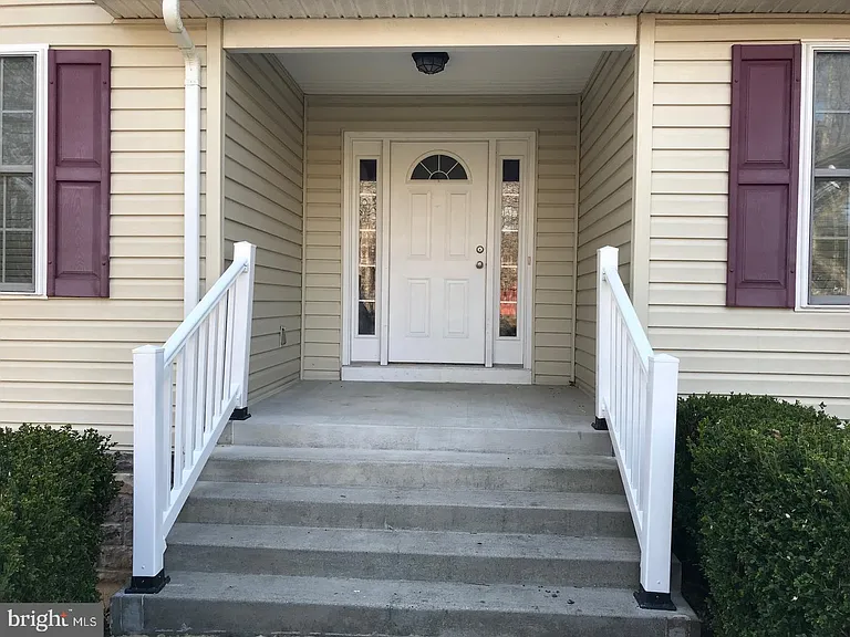 711 Yorktown Blvd — Photo 2