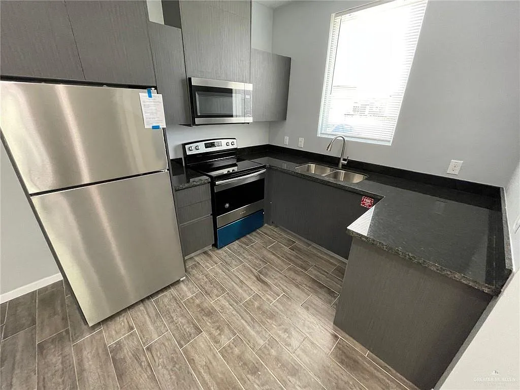 2 bed, 2.0 bath, 757 sqft, $800 — Photo 4