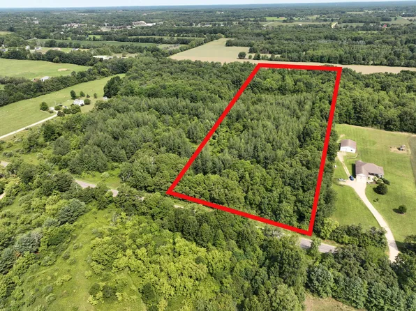 561 E 128th St, Grant, MI 49327
