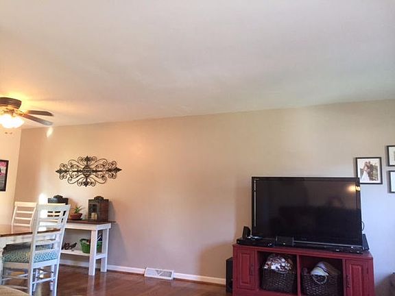 2nd image of 2828 Crown Cir
