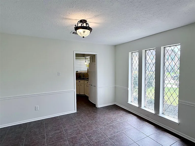 2306 Rushbrook Dr — Photo 3