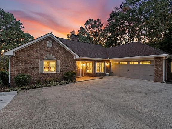 3rd image of 1361 Northwoods Dr