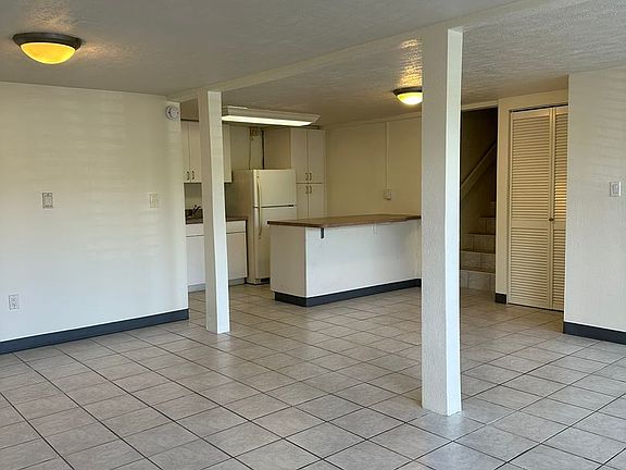 3rd image of 2011 & 2033 Oahu Ave