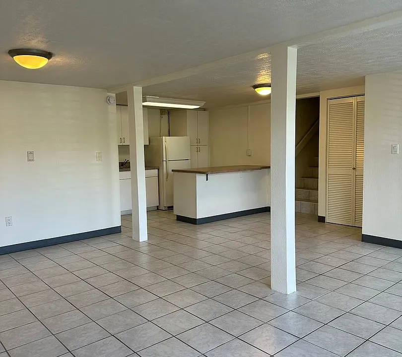 2011 & 2033 Oahu Ave