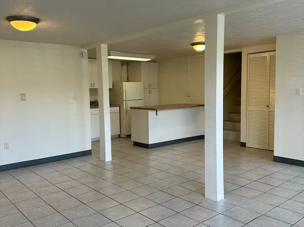 Furnished Ground-Level 1BD/1BA with Tandem Parking Steps from UH Mnoa (Unit #B), 2011 & 2033 Oahu Ave, Honolulu, HI 96822