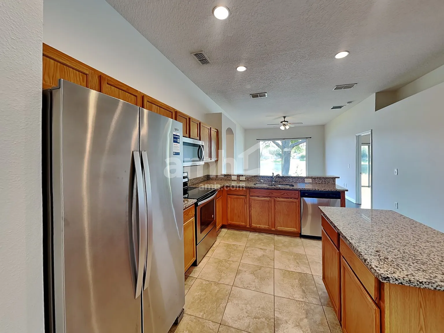 3 bed, 2.0 bath, 1898 sqft, $2,510 — Photo 3