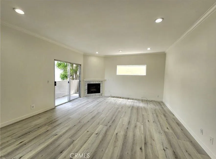2 bed, 2.5 bath, 1389 sqft, $3,950 — Photo 4