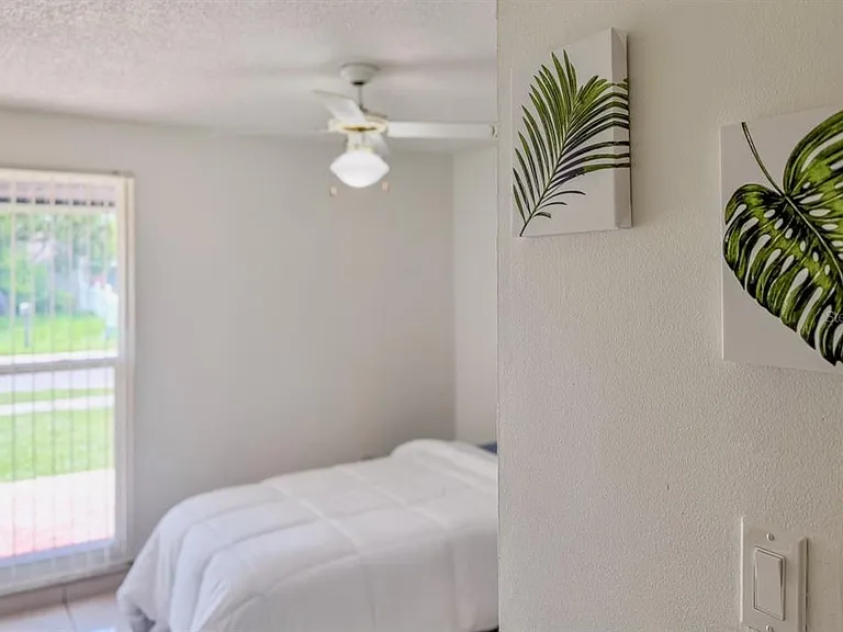 8541 Briar Grove Cir — Photo 32