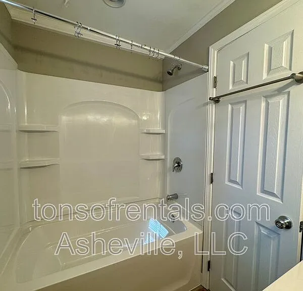 1614 Brevard Rd — Photo 13