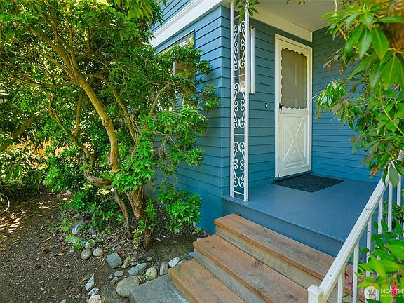 4th image of 10045 10th Avenue SW