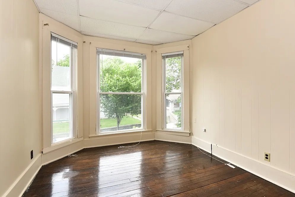 203 E Eighth — Photo 1