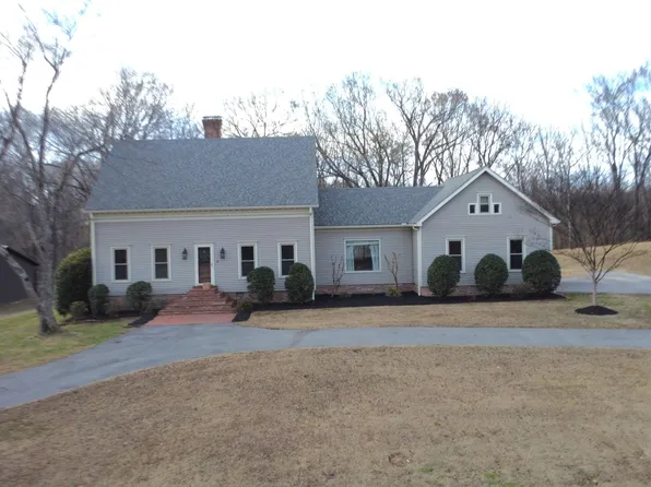 231 Quail Hollow Dr, Dyersburg, TN 38024