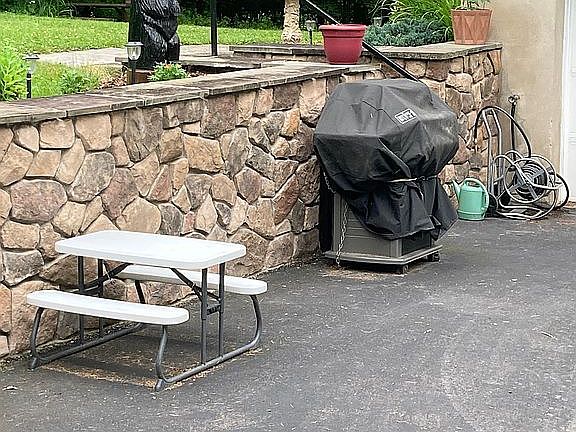 2nd image of 2123 Shaw Rd